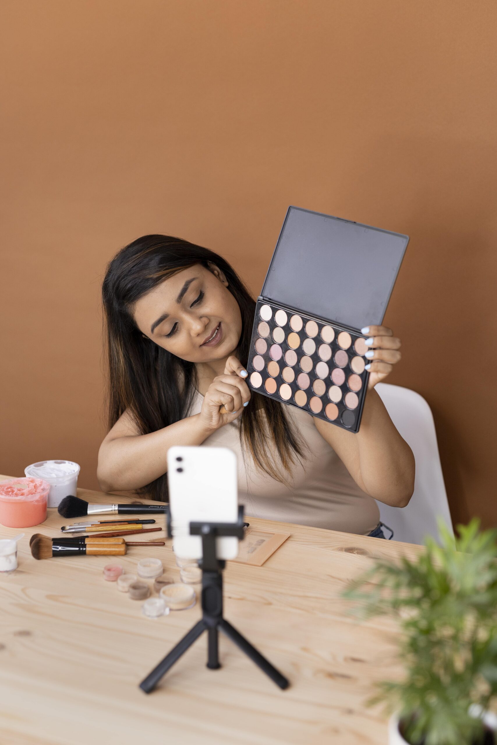 makeup-artist-vlogging-her-tutorials-min (1)